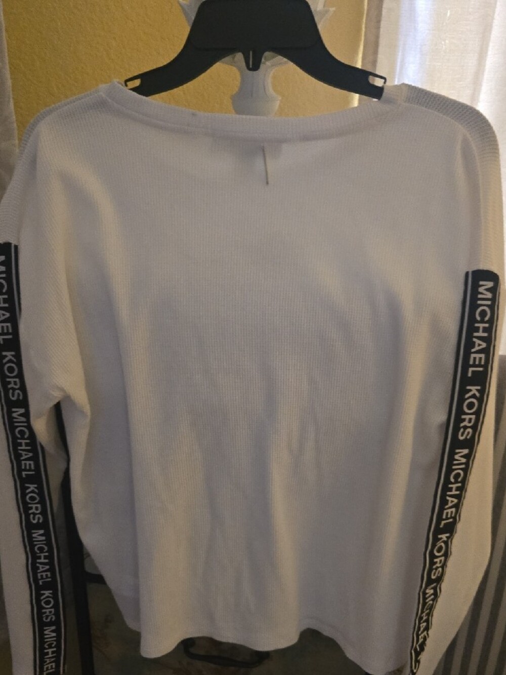 💮Michael Kors White Long-Sleeve Logo-Trim Sweatshirt - Picture 3 of 4